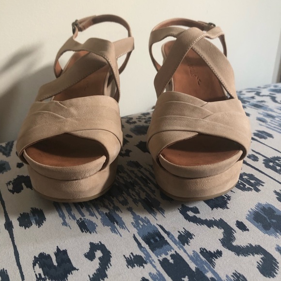 NWOT Gentle Souls suede platform sandals - Picture 3 of 10